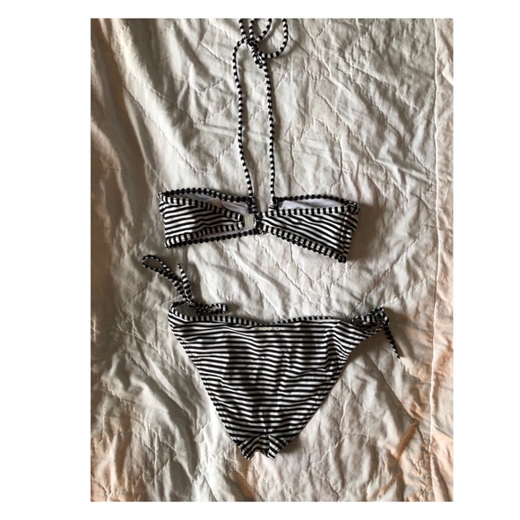 Bikini - Picture 2 of 4